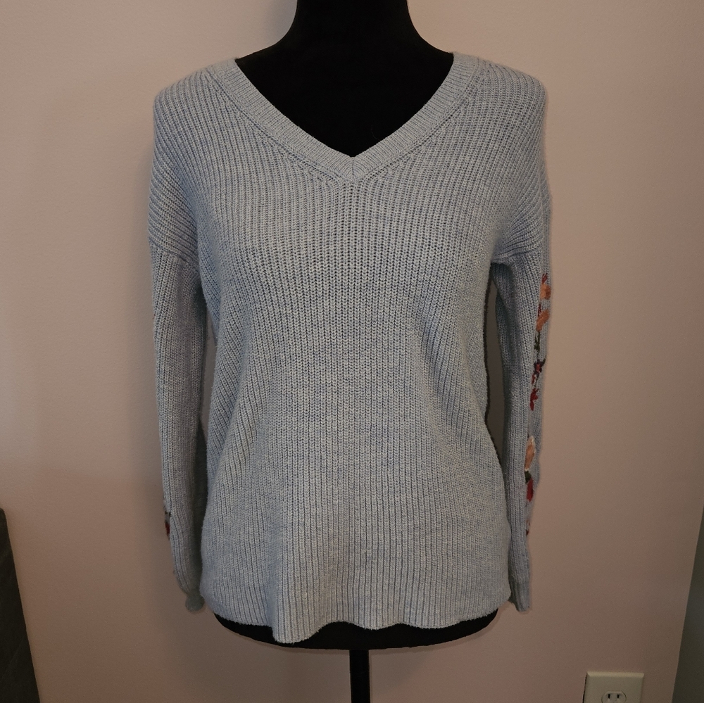 American Eagle Blue Floral Embroidered Sweater - Size Small🌹 - Picture 3 of 9
